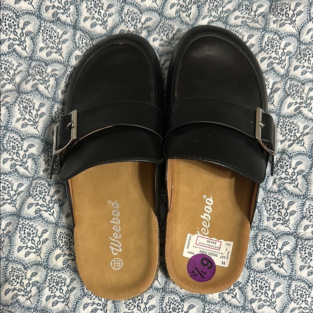 Black Ergonomic Clogs with Adjustable Straps
